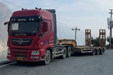 二手东风商用车 天龙旗舰KX 2019款 品质版 520马力 6X4牵引车(东风14挡)(国五) 双驱 东风康明斯二手牵引车 黄牌图片
