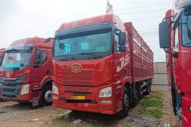 二手青岛解放 JH6重卡 领航版2.0 460马力 8X4 9.4米仓栅式载货车(国五) 前四后八 锡柴二手载货车 黄牌图片