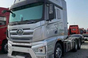 二手一汽解放 J7重卡 经典版 560马力 6X4 AMT自动挡牵引车(国六) 双驱 锡柴二手牵引车 黄牌图片