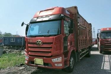 二手一汽解放 J6L中卡 精英版 240马力 4X2 6.75米仓栅式载货车(国五) 单桥 锡柴二手载货车 黄牌