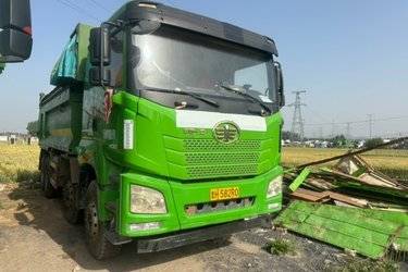 二手青岛解放 JH6重卡 400马力 6X4 5.8米自卸车(国六) 后八轮 潍柴二手自卸车 黄牌