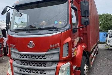 二手东风柳汽 新乘龙M3中卡 200马力 4X2 9.8米厢式载货车(国五) 单桥 玉柴二手载货车 黄牌