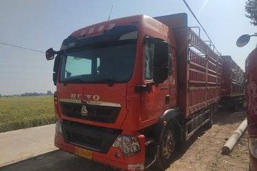 二手中国重汽 HOWO TX重卡 240马力 4X2 6.75米仓栅式载货车(国五) 单桥 曼二手载货车 黄牌
