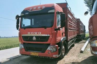 二手中国重汽 HOWO TX重卡 240马力 4X2 6.8米仓栅式载货车(国五) 单桥 曼二手载货车 黄牌