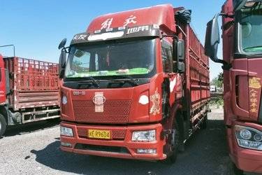 二手一汽解放 J6L中卡 220马力 4X2 6.75米仓栅式载货车(国五) 单桥 锡柴二手载货车 黄牌