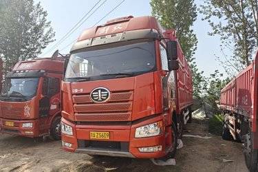 二手一汽解放 新J6P重卡 320马力 6X2 9.65米仓栅式载货车(国六) 前四后四 锡柴二手载货车 黄牌