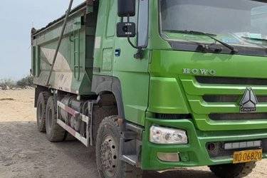 二手中国重汽 HOWO重卡 380马力 6X4 5.6米LNG自卸车(国五) 后八轮 中国重汽二手自卸车 黄牌