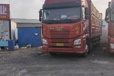 二手东风商用车 天龙重卡 292马力 6X2 9.6米仓栅式载货车(国五) 前四后四 东风康明斯二手载货车 黄牌