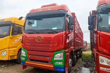 二手青岛解放 JH6重卡 370马力 8X4 8.6米仓栅式载货车(国五) 前四后八 锡柴二手载货车 黄牌