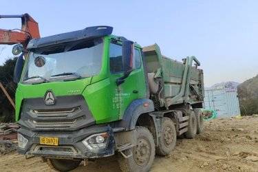 二手中国重汽 豪瀚J5G 复合版 340马力 6X4 5.6米自卸车(国五) 前四后八 潍柴二手自卸车 黄牌