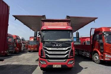 二手江淮 格尔发K5L中卡 220马力 4X2 7.77米厢式载货车(国五) 单桥 玉柴二手载货车 黄牌
