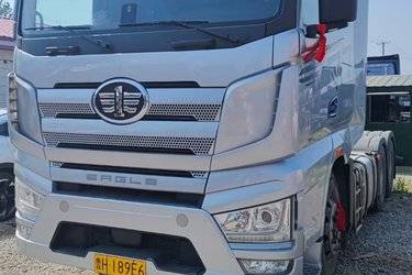 二手一汽解放 J7重卡 560马力 6X4 AMT自动挡牵引车(液缓)(国六) 双驱 锡柴二手牵引车 黄牌图片