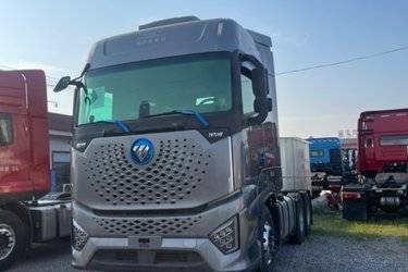 二手福田 欧曼银河 穿越版 660马力 6X4 AMT自动档牵引车(国六) 双驱 福田康明斯二手牵引车 黄牌图片