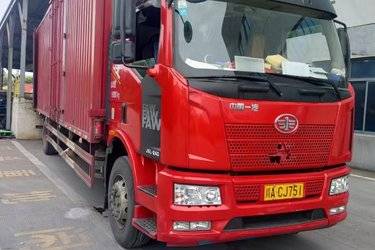 二手一汽解放 J6L中卡 2020款 领航版 240马力 4X2 9.7米厢式载货车(国五) 单桥 一汽解放二手载货车 黄牌