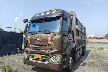 二手中国重汽 豪瀚N5G中卡 240马力 4X2 6.75米仓栅式载货车(国五) 单桥 曼二手载货车 黄牌