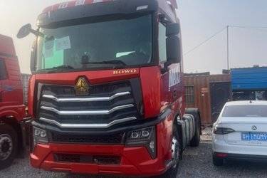 二手中国重汽 HOWO Max重卡 510马力 4X2 AMT自动档牵引车(国六) 单桥 潍柴二手牵引车 黄牌