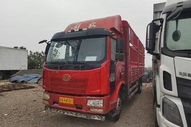 二手一汽解放 J6L中卡 180马力 4X2 6.8米仓栅式载货车(国五) 单桥 锡柴二手载货车 黄牌