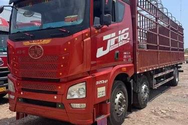 二手青岛解放 JH6重卡 2019款 320马力 8X4 9.5米仓栅式载货车(国五) 前四后八 锡柴二手载货车 黄牌