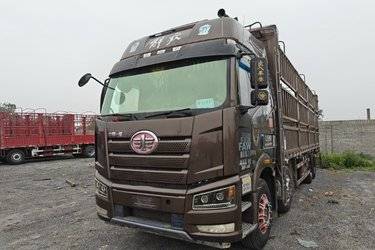 二手一汽解放 J6P重卡 领航版 420马力 8X4 9.5米仓栅式载货车(国五) 前四后八 锡柴二手载货车 黄牌