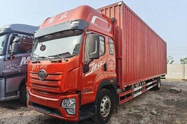 二手青岛解放 JK6中卡 260马力 4X2 9.78米厢式载货车(国六) 单桥 锡柴二手载货车 黄牌
