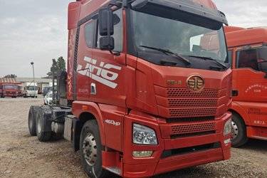 二手青岛解放 JH6重卡 领航版2.0 四季款 460马力 6X4 CNG牵引车(国六) 双驱 潍柴二手牵引车 黄牌图片