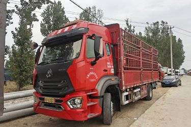 二手中国重汽 豪瀚N5G中卡 240马力 4X2 6.75米仓栅式载货车(国五) 单桥 曼二手载货车 黄牌