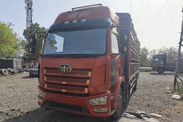 二手一汽解放 J6L中卡 精英版 240马力 4X2 6.75米仓栅式载货车(国五) 单桥 锡柴二手载货车 黄牌