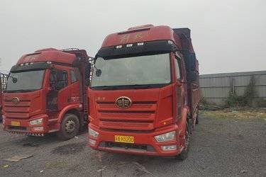 二手一汽解放 J6L中卡 精英版 240马力 4X2 6.75米仓栅式载货车(国五) 单桥 锡柴二手载货车 黄牌