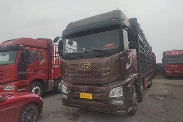 二手青岛解放 JH6重卡 420马力 8X4 9.5米仓栅式载货车(国六) 前四后八 锡柴二手载货车 黄牌