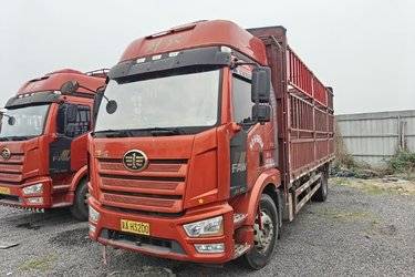 二手一汽解放 J6L中卡 精英版 240马力 4X2 6.75米仓栅式载货车(国五) 单桥 锡柴二手载货车 黄牌