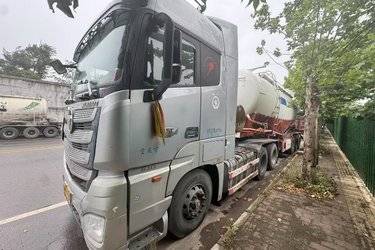 二手福田 欧曼EST 6系重卡 510马力 6X4牵引车(国五) 双驱 康明斯二手牵引车 黄牌图片