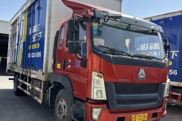 二手中国重汽 HOWO T5G中卡 180马力 4X2 7.92米厢式载货车(国五) 单桥 曼二手载货车 黄牌