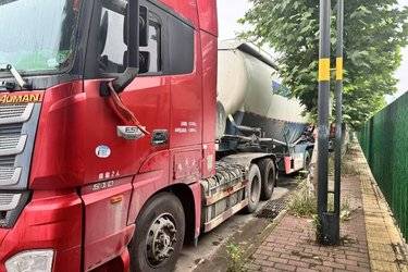 二手福田 欧曼EST 6系重卡 510马力 6X4牵引车(国五) 双驱 康明斯二手牵引车 黄牌图片