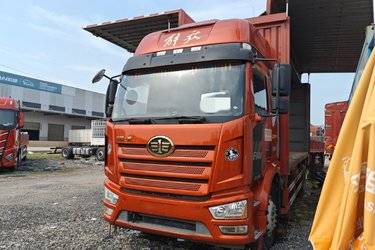 二手一汽解放 J6L 精英版 260马力 4X2 6.8米厢式载货车(国六) 单桥 锡柴二手载货车 黄牌