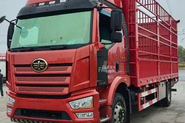 二手一汽解放 J6L中卡 精英版 260马力 4X2 6.75米仓栅式载货车(国六) 单桥 锡柴二手载货车 黄牌图片