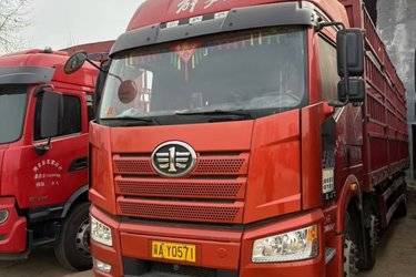 二手一汽解放 J6L中卡 精英版 320马力 6X2 9.7米仓栅式载货车(国六) 前四后四 大柴二手载货车 黄牌图片