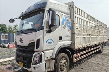 二手东风柳汽 乘龙H5 320马力 6X2 9.7米仓栅式载货车(国六) 单桥 东风康明斯二手载货车 黄牌图片
