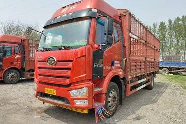 二手一汽解放 J6L中卡 精英版 260马力 4X2 6.75米仓栅式载货车(国六) 单桥 锡柴二手载货车 黄牌图片
