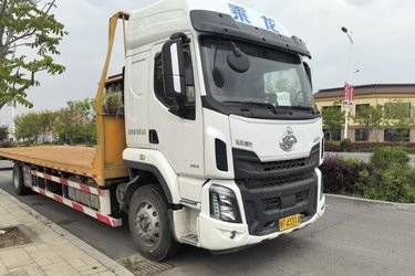 二手东风柳汽 乘龙H5 260马力 6X2 车厢可卸式载货车(国六) 前四后四 康明斯二手载货车 黄牌图片