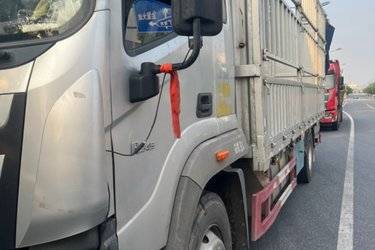 二手福田 欧航R系 245马力 4X2 6.8米仓栅式载货车(高顶)(速比4.875)(国六) 单桥 福田康明斯二手载货车 黄牌图片