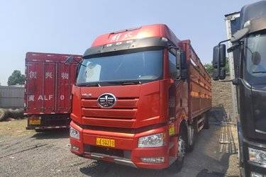 二手一汽解放 新J6P重卡 280马力 6X2 9.4米仓栅式载货车(国五) 前四后四 锡柴二手载货车 黄牌图片