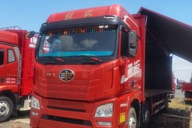 二手青岛解放 JH6重卡 290马力 6X2 9.5米厢式载货车(国六) 单桥 锡柴二手载货车 黄牌图片