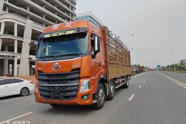 二手东风柳汽 乘龙H7重卡 330马力 6X2 9.7米仓栅式载货车(国五) 前四后四 玉柴二手载货车 黄牌