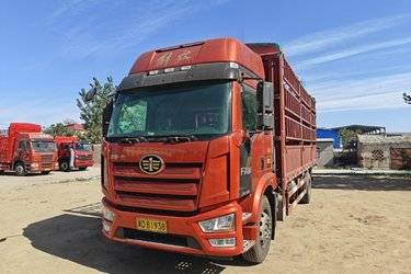 二手一汽解放 J6L中卡 精英版 240马力 4X2 6.75米仓栅式载货车(国五) 单桥 锡柴二手载货车 黄牌
