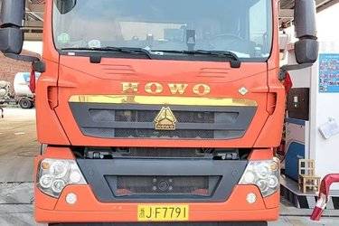 二手中国重汽 HOWO TX 290马力 4X2 9.6米厢式载货车(国六) 单桥 曼二手载货车 黄牌