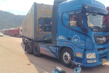 二手东风商用车 天龙旗舰 2018款 560马力 6X4牵引车(国五) 双驱 东风二手牵引车 黄牌图片
