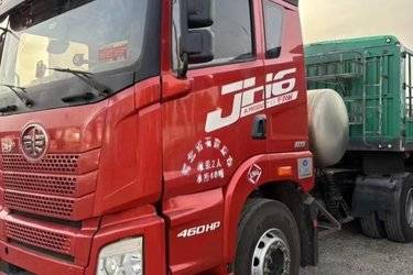 二手青岛解放 JH6重卡 460马力 6X4 LNG牵引车(国六) 双驱 锡柴二手牵引车 黄牌图片