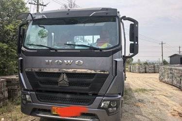 二手中国重汽HOWO G5X中卡 220马力 4X2 5.2米排半栏板载货车(国六) 单桥 潍柴二手载货车 黄牌