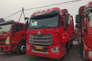 二手中国重汽 豪沃N5W中卡 220马力 4X2 6.7米仓栅式载货车(国六) 单桥 潍柴二手载货车 黄牌图片
