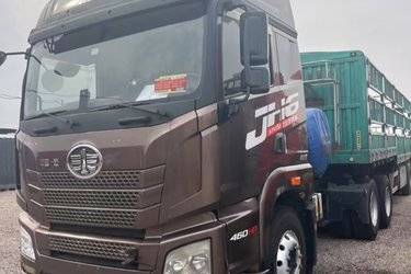 二手青岛解放 JH6重卡 460马力 6X4 LNG牵引车(国六) 双驱 锡柴二手牵引车 黄牌图片